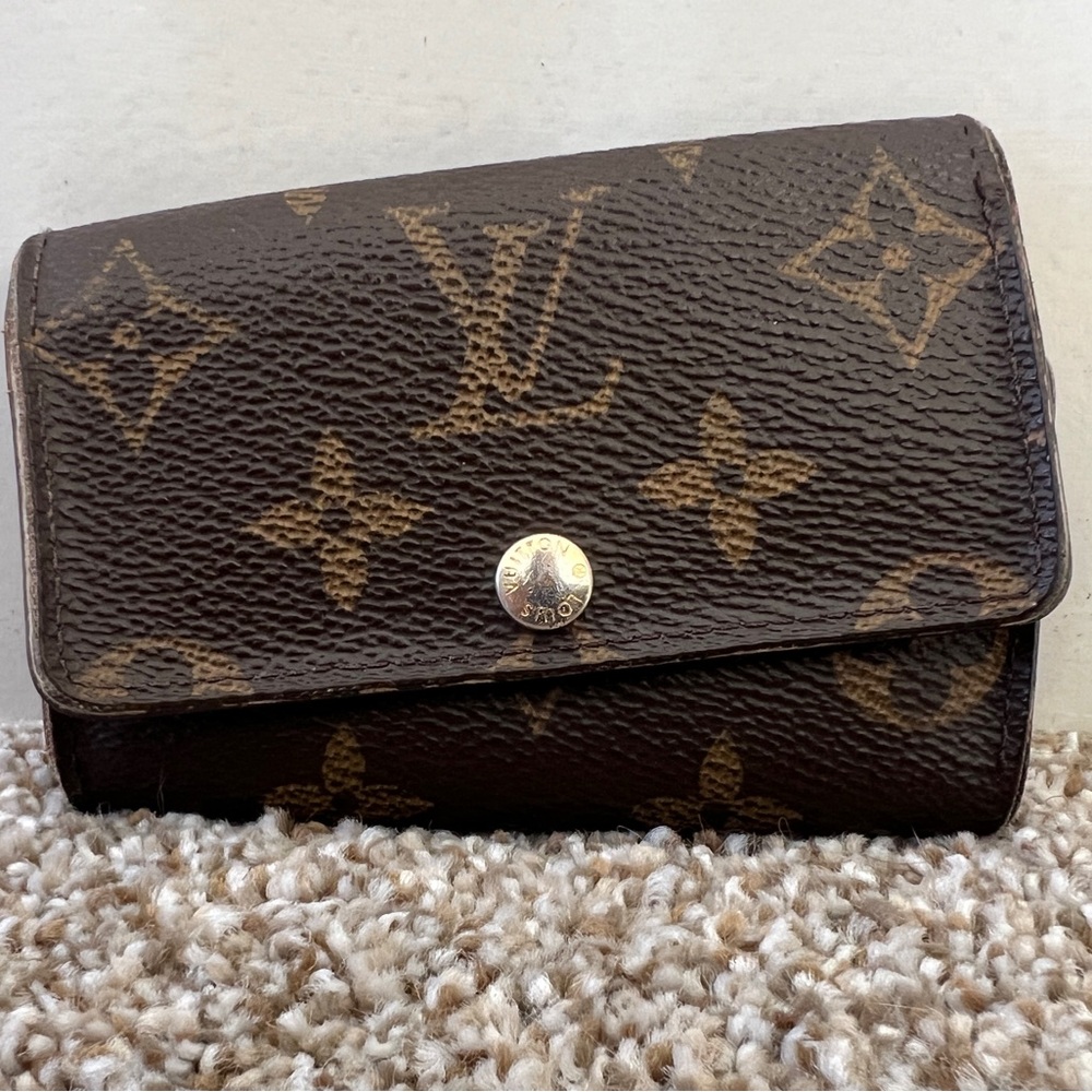 SOLD✨ Louis Vuitton Monogram Coated Canvas 6 Ring Key Holder Case